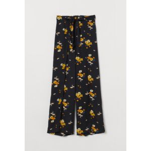 Pantaloni cu fente lungi