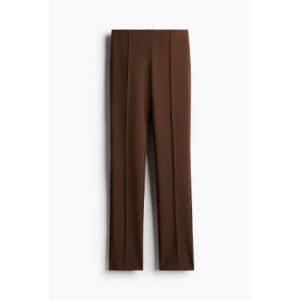 Pantaloni eleganti stransi pe corp